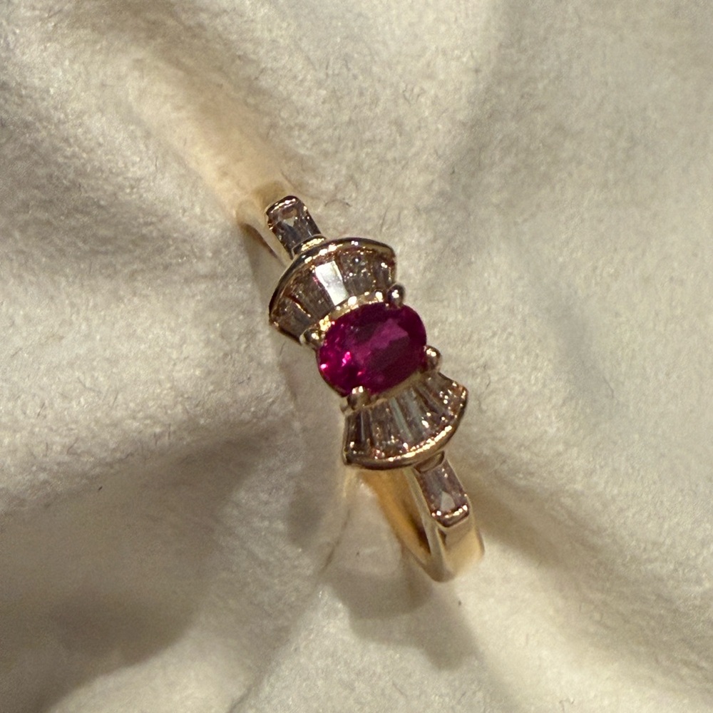 Vintage Bow 18k Solid Yellow Gold Ruby and Baguette Diamond Ring